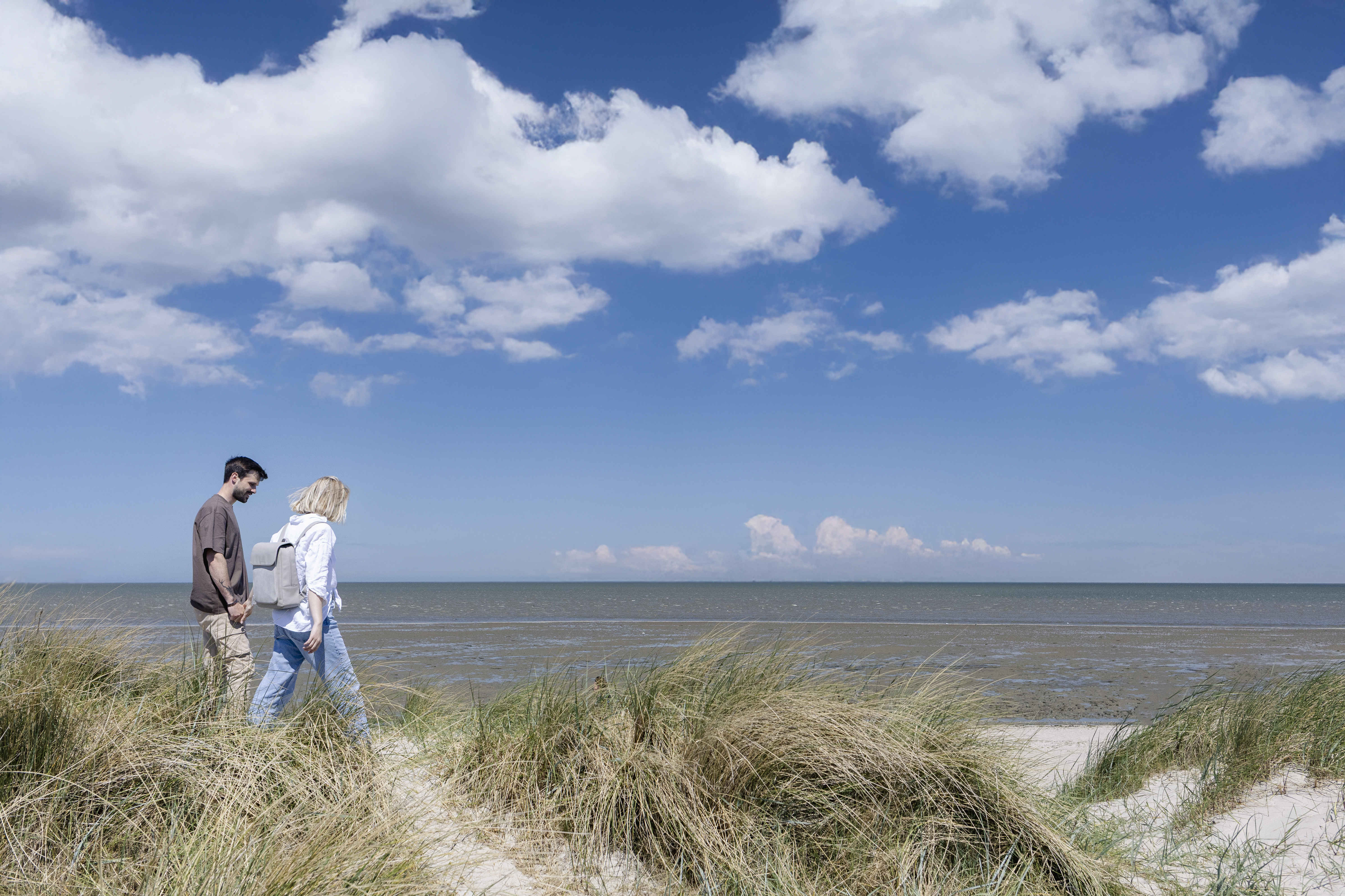 Pärchen in den Dünen am Strand von Schillig Wangerland