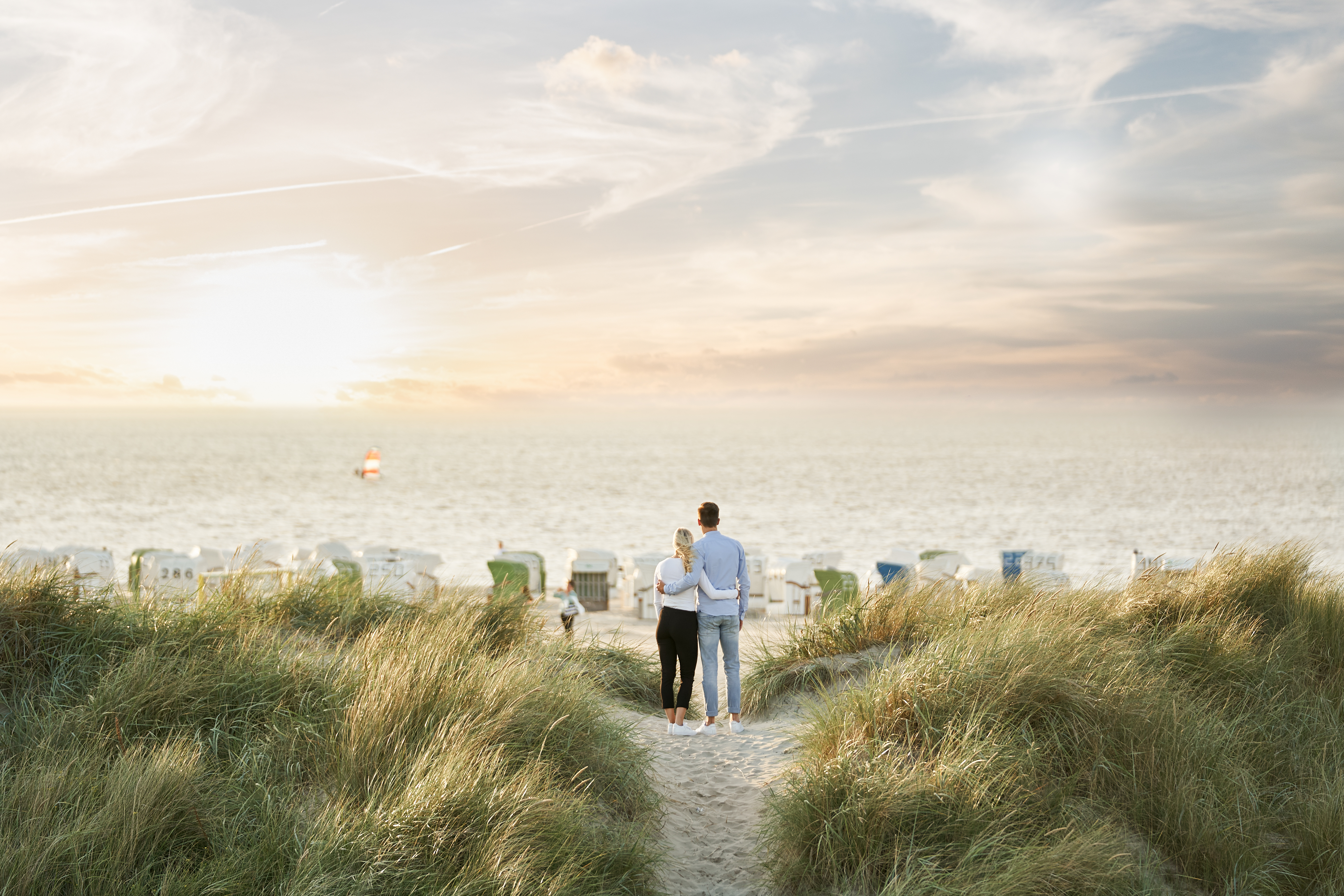 Paar in den Dünen von Norden-Norddeich