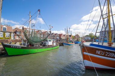 Kutter im Hafen von Neuharlingersiel