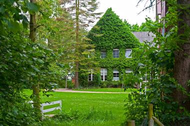 Hof Katthusen als Bauernhof für Ferien in grüner Umgebung 