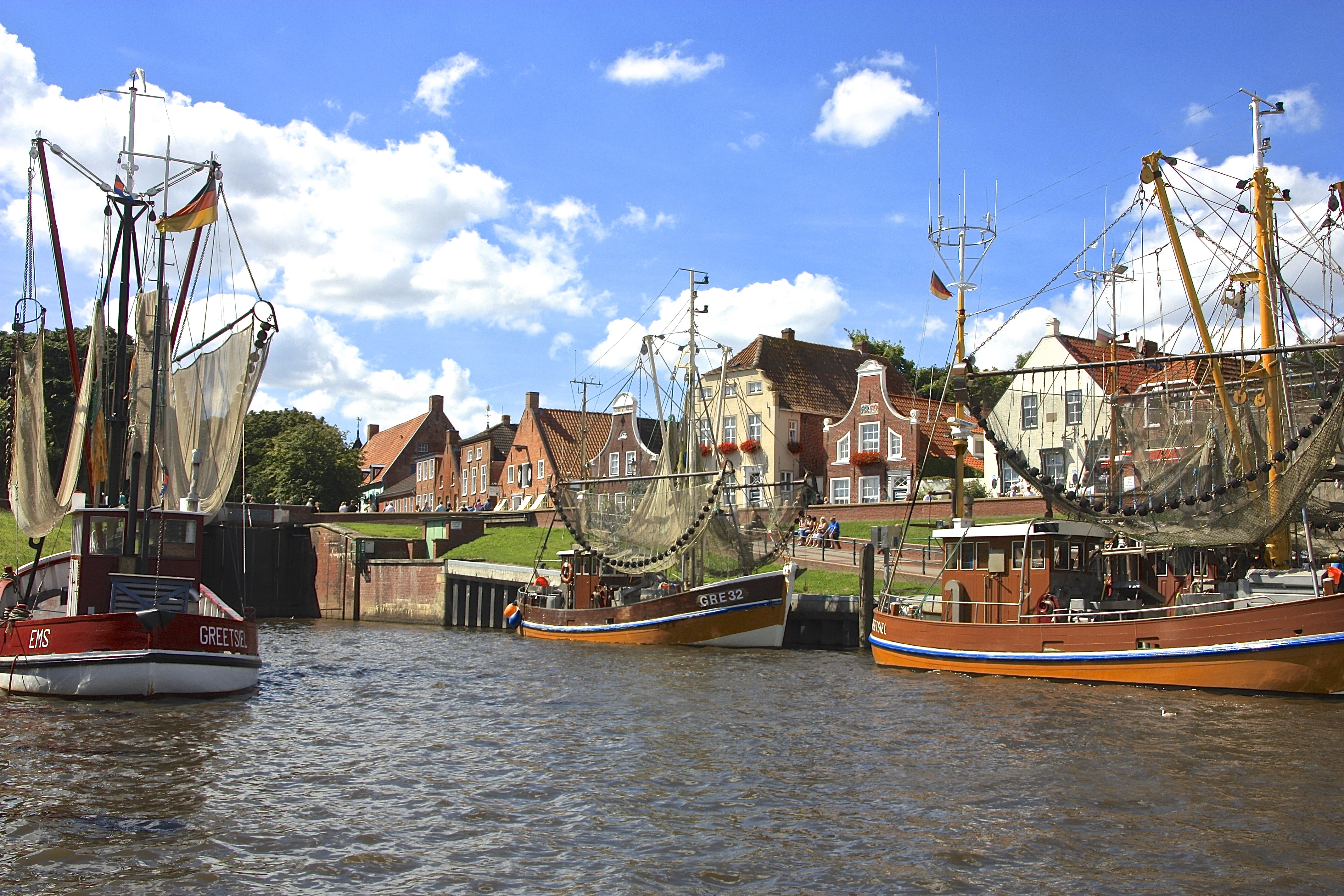 Hafen Greetsiel mit Kuttern